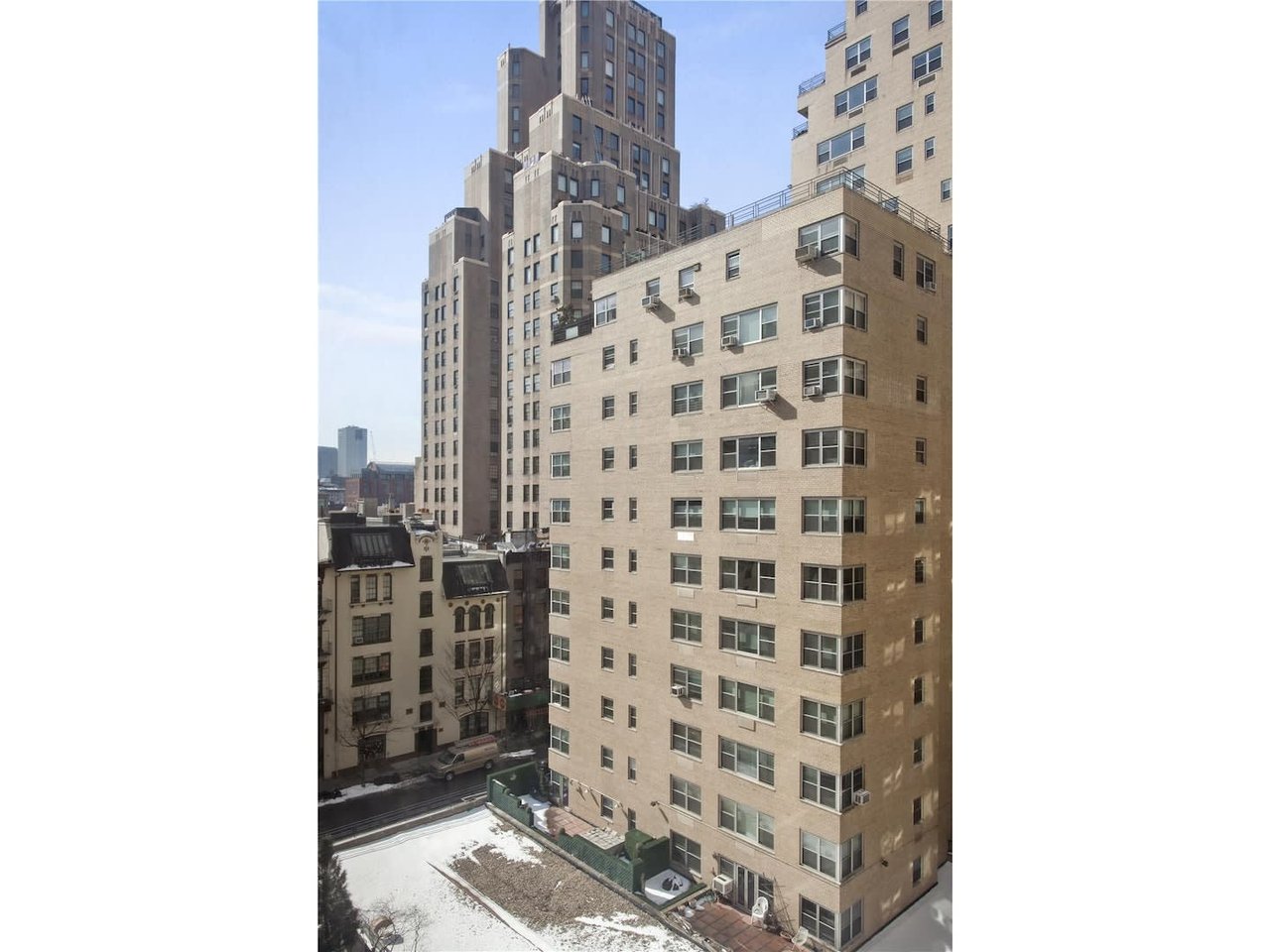 20 E 9th St #25F