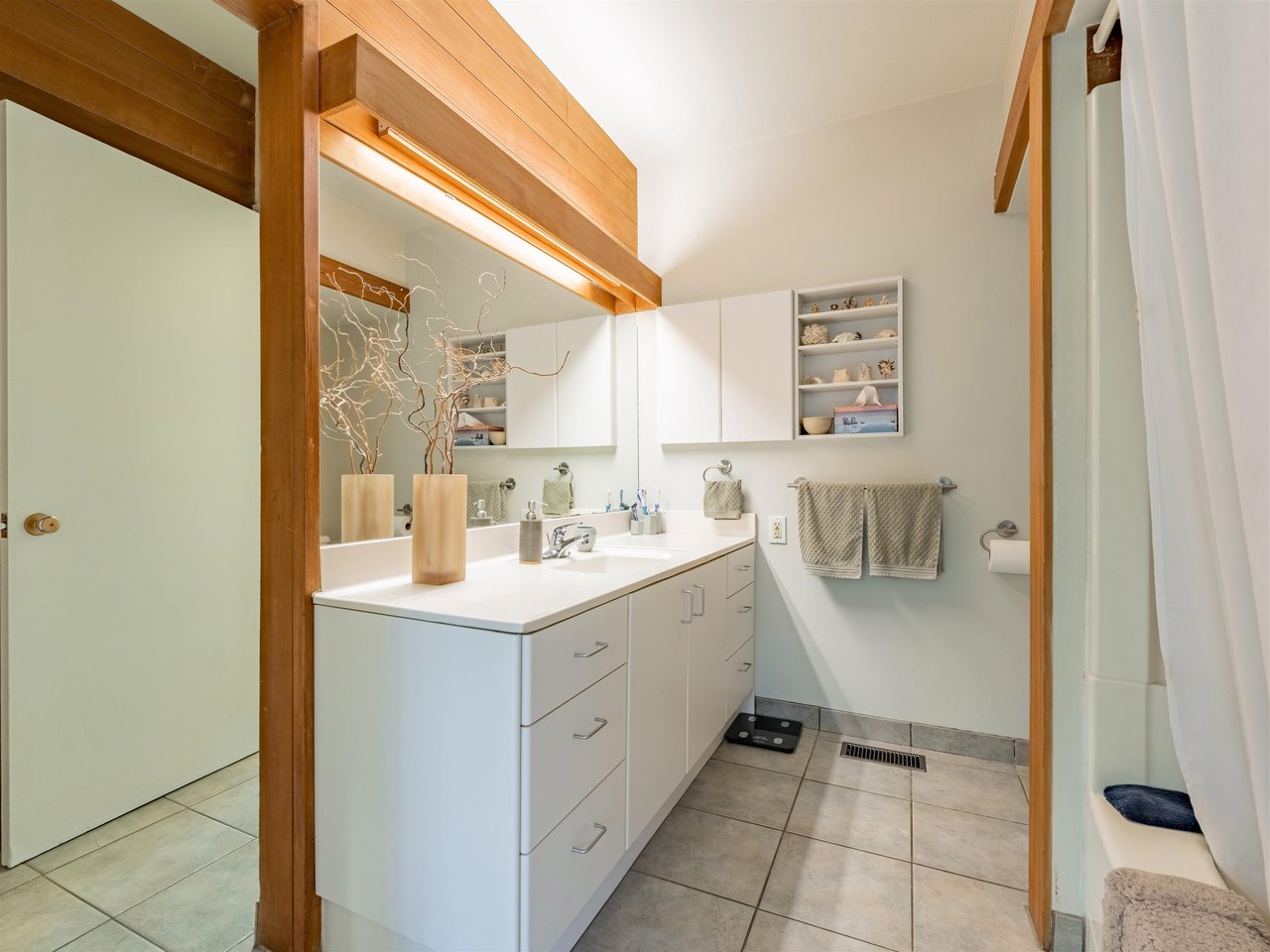 4554 Sunland Pl