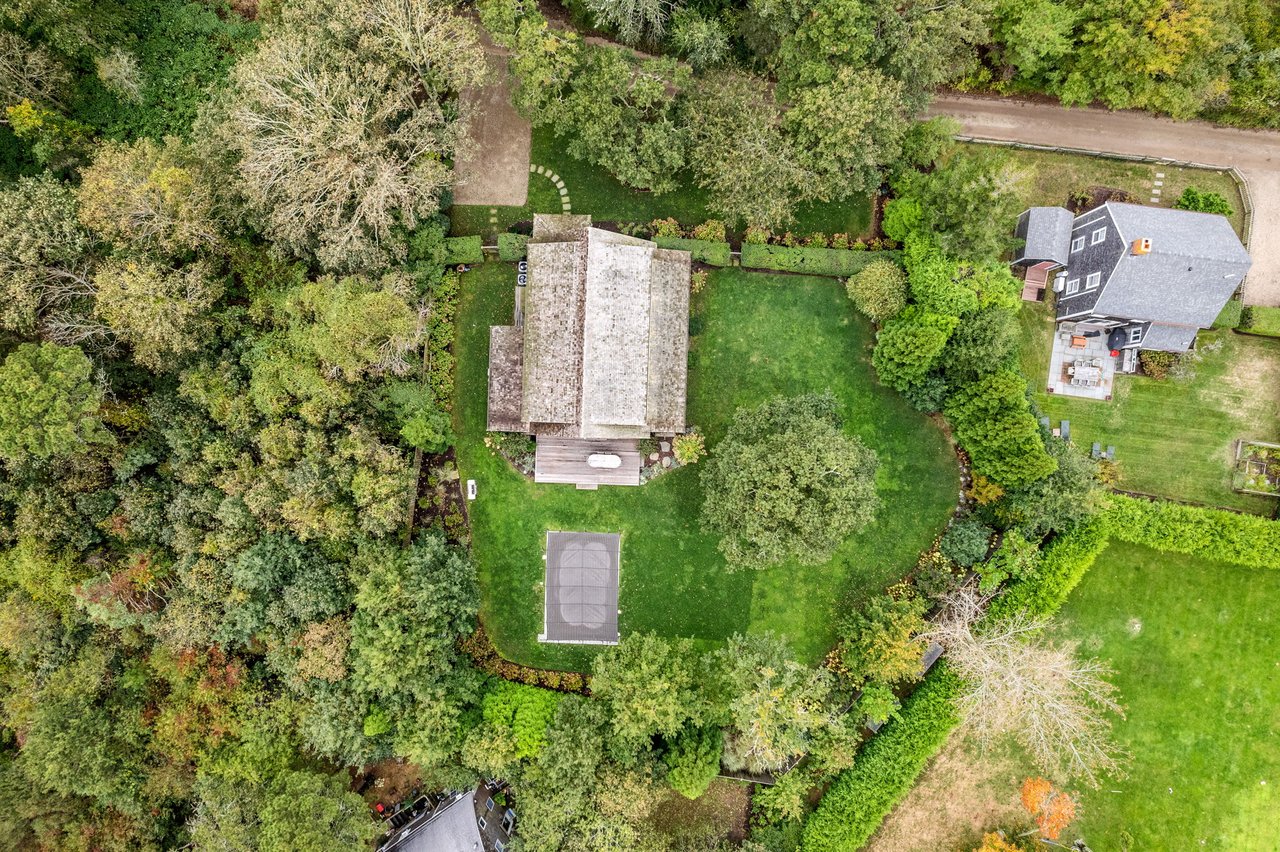 6 Oak Hollow Ln