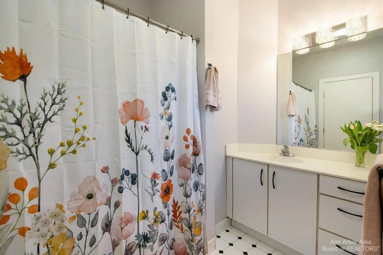 2566 Thornapple Drive, Ann Arbor, MI 48103