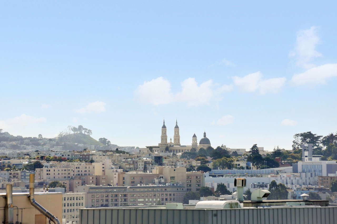 Exceptional Pacific Heights Condominium