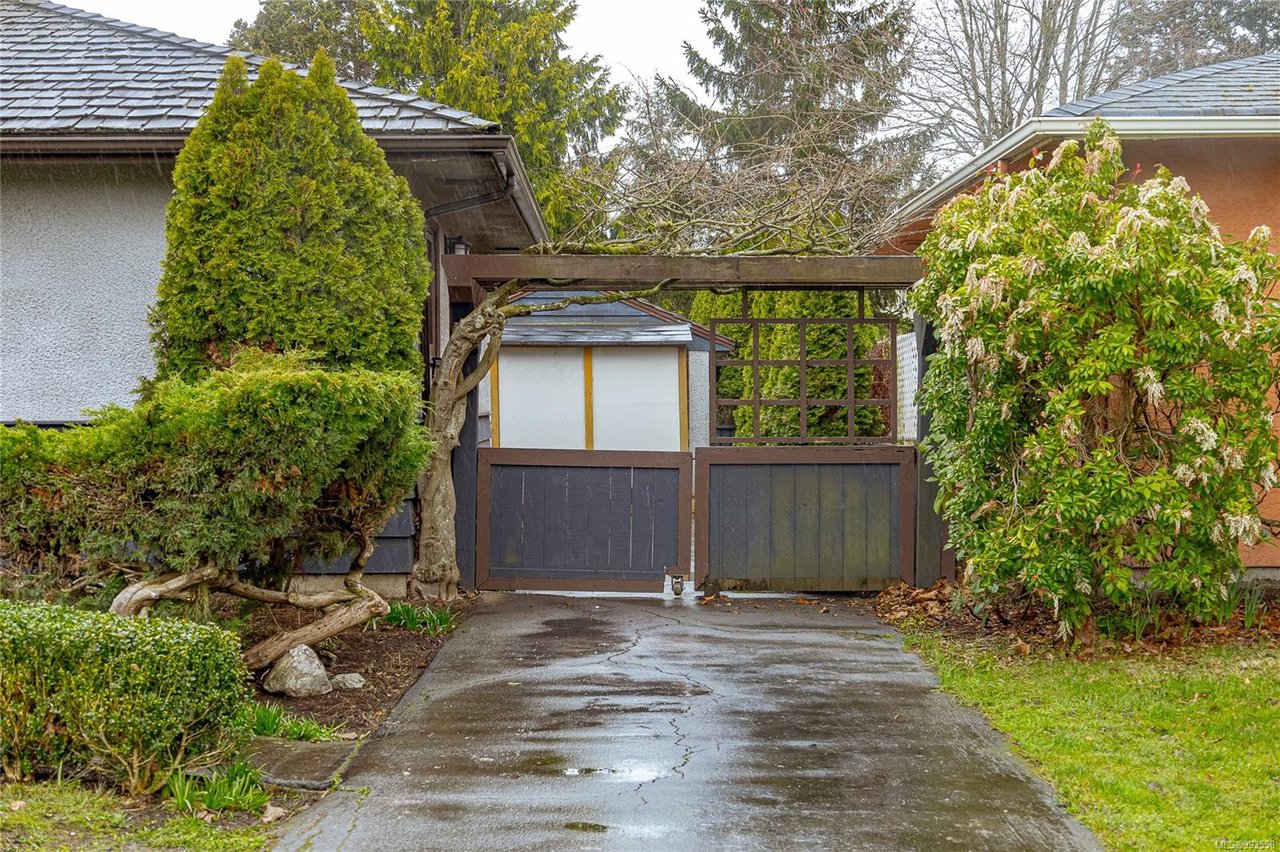 1867 Neil St, Saanich