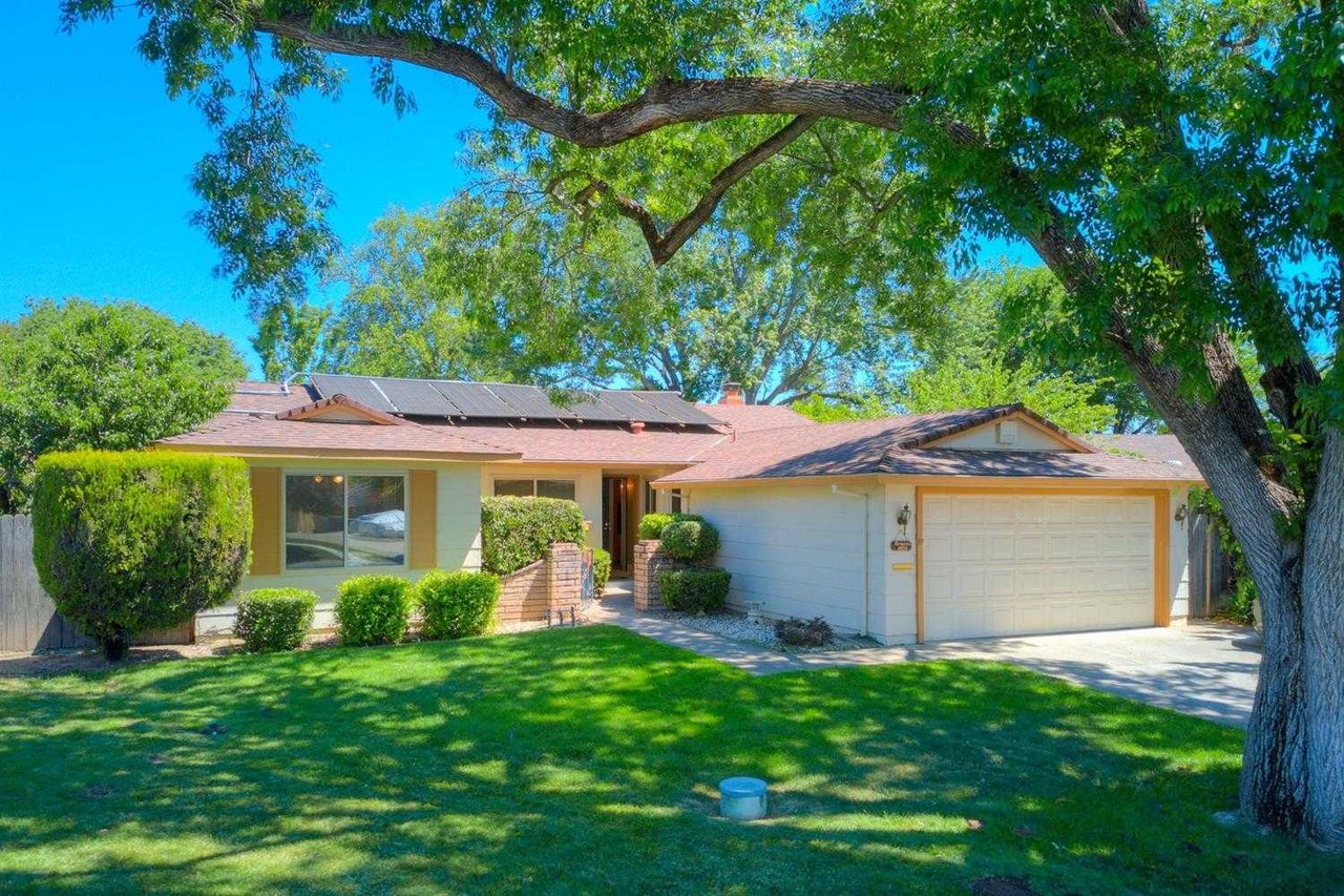 8579 Erinbrook Way