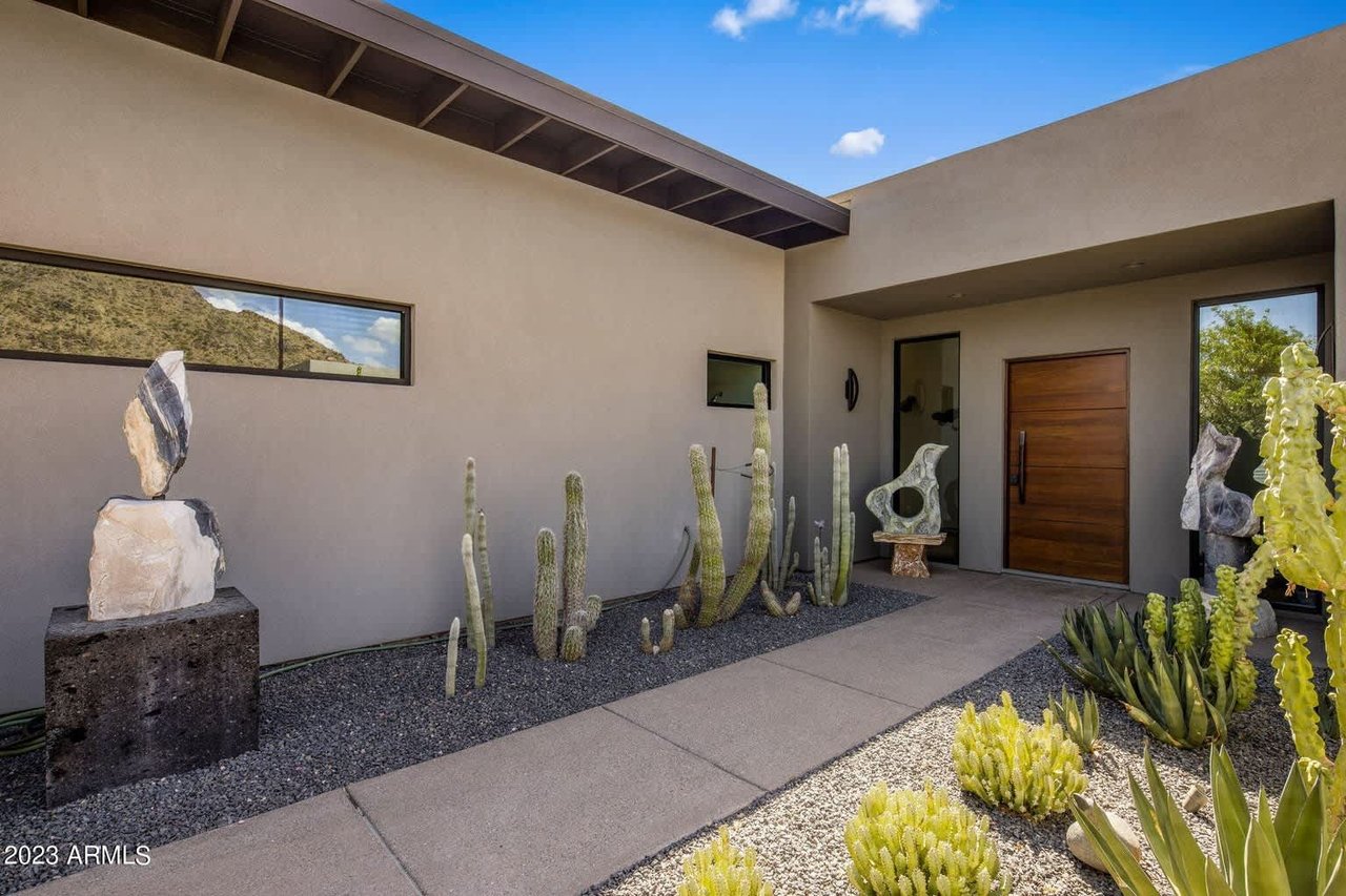 5434 E LINCOLN Drive