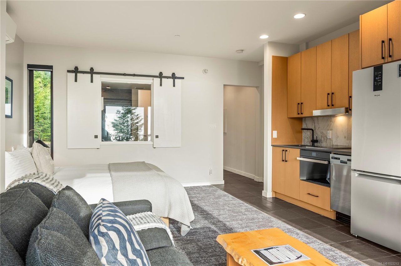 1602-596 Marine Dr