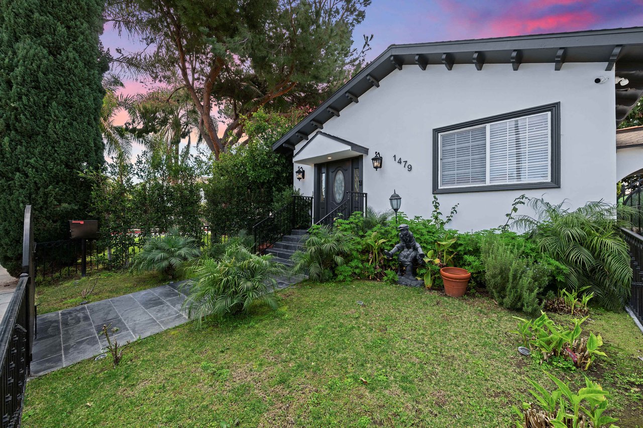 Charming 4BR Home with Fireplace & Grassy Backyard