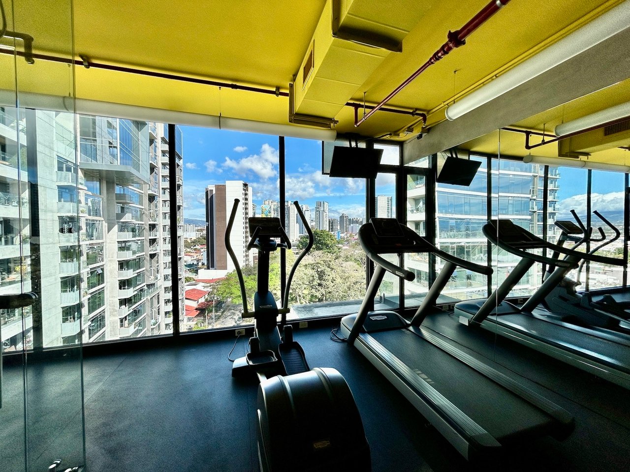 High Floor City View Residence, Sabana and Rohrmoser, San Jose