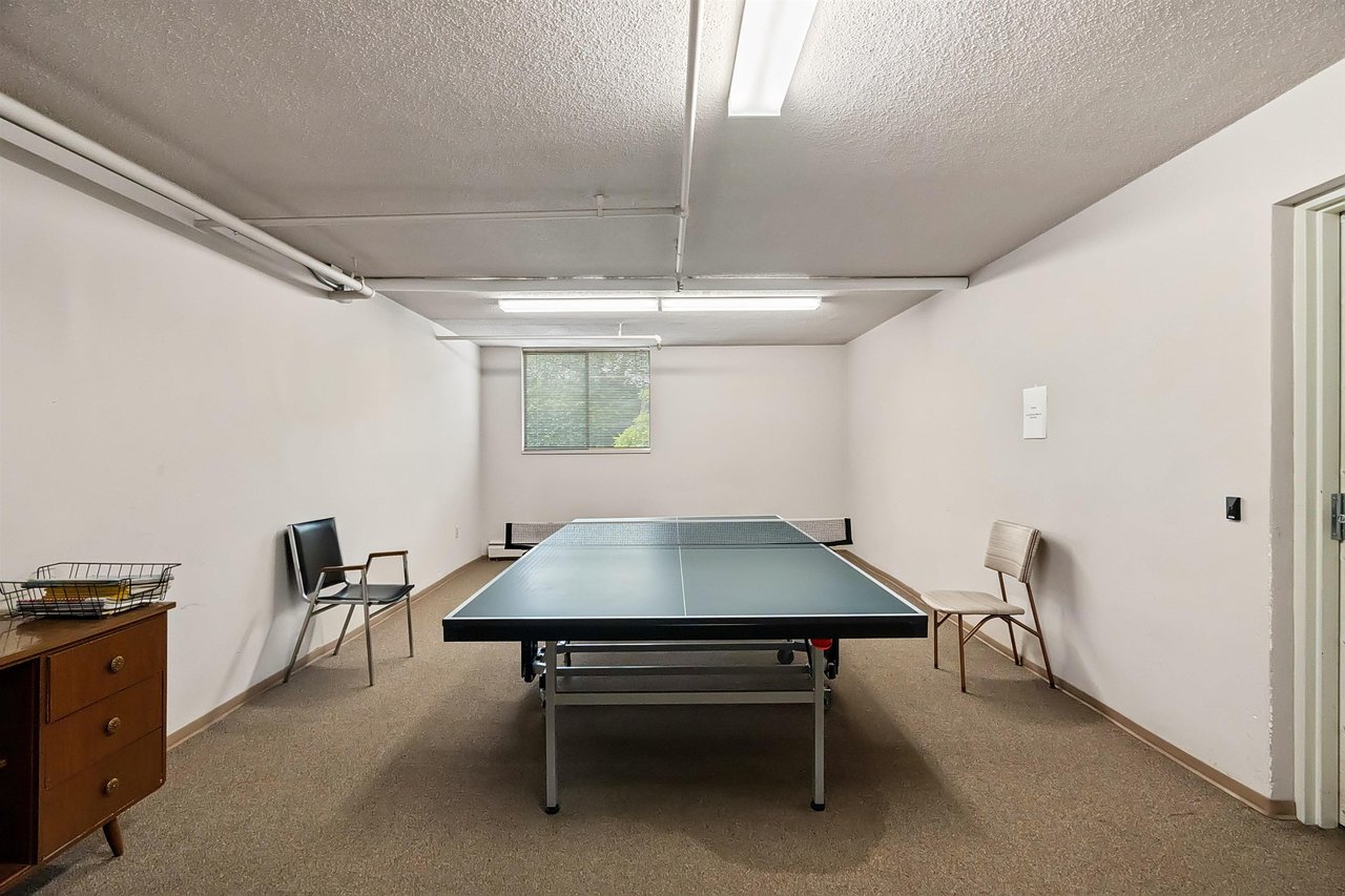 302-555 13th Street, West Vancouver