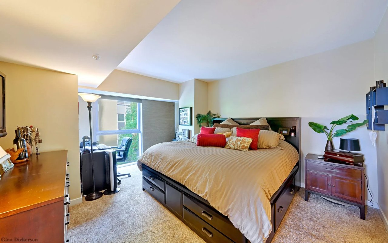 13700 Marina Pointe Dr, 317