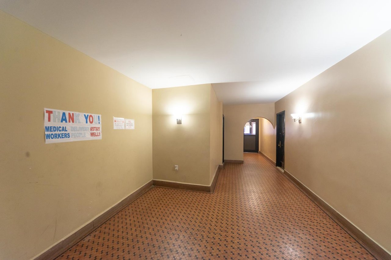 210 East 38th Street, Apt 4-B