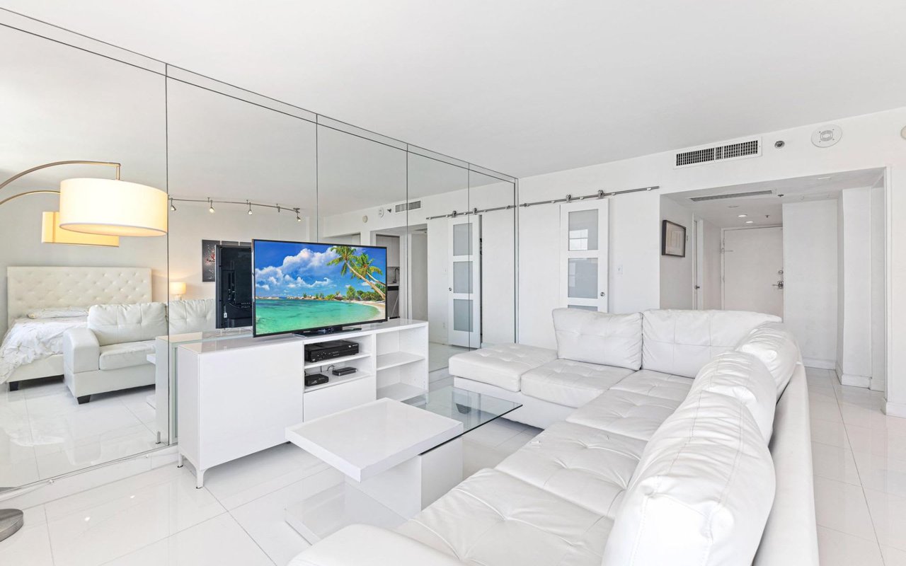100 Lincoln Rd, #932