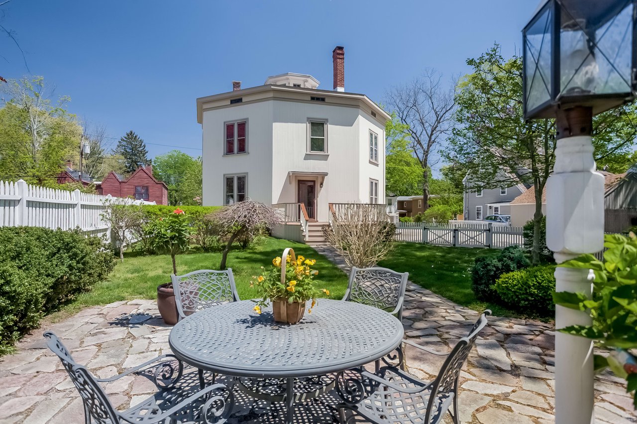 84 Fair St