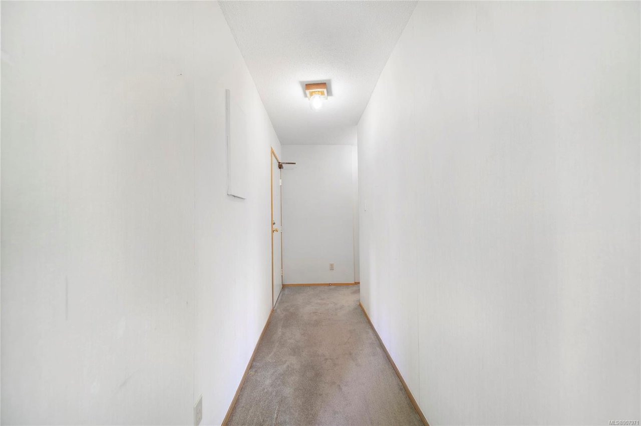 205-1252 Pandora Ave
