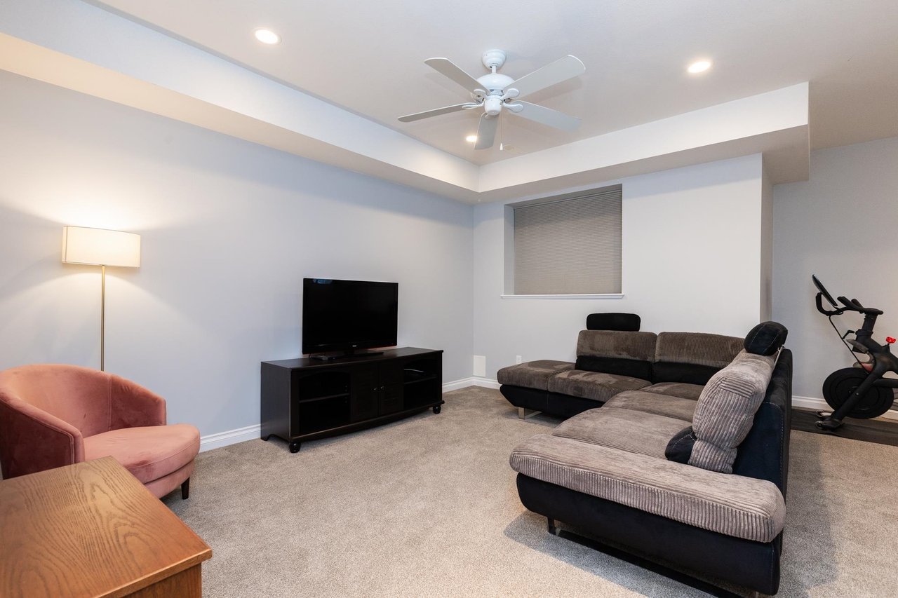 6871 196a St