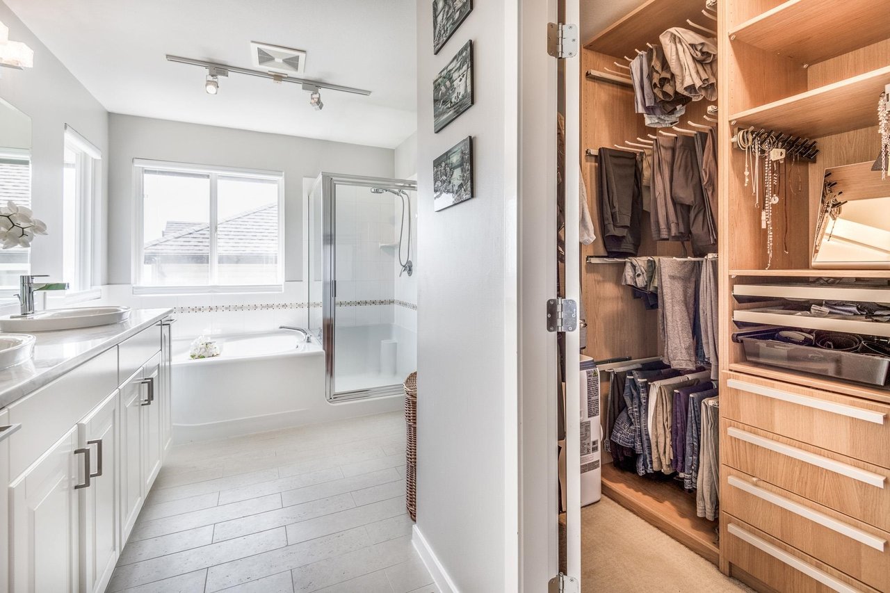 12 Greenleaf Dr