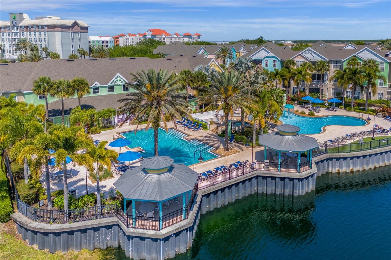 5008 MANGROVE ALY #202