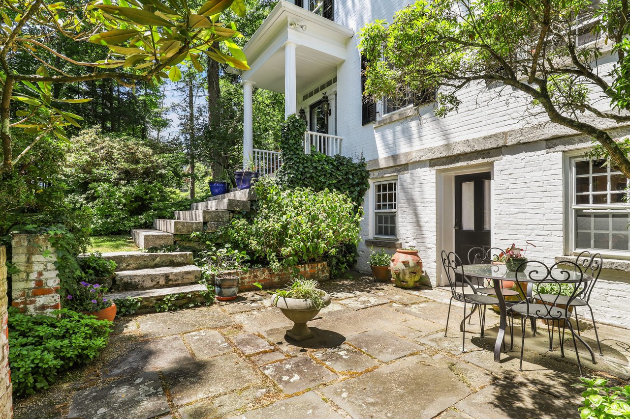 31 Plumbrook Road