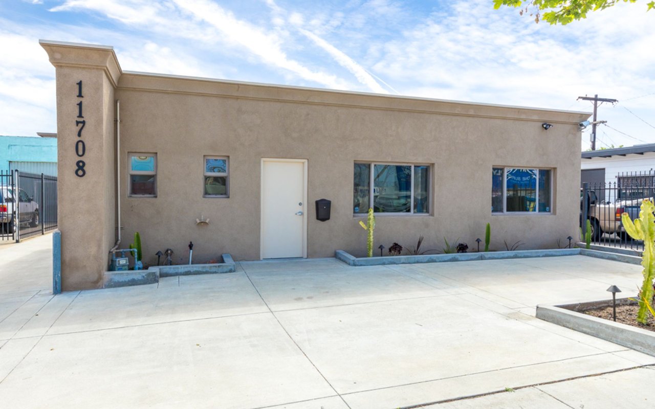 11708 Inglewood Ave