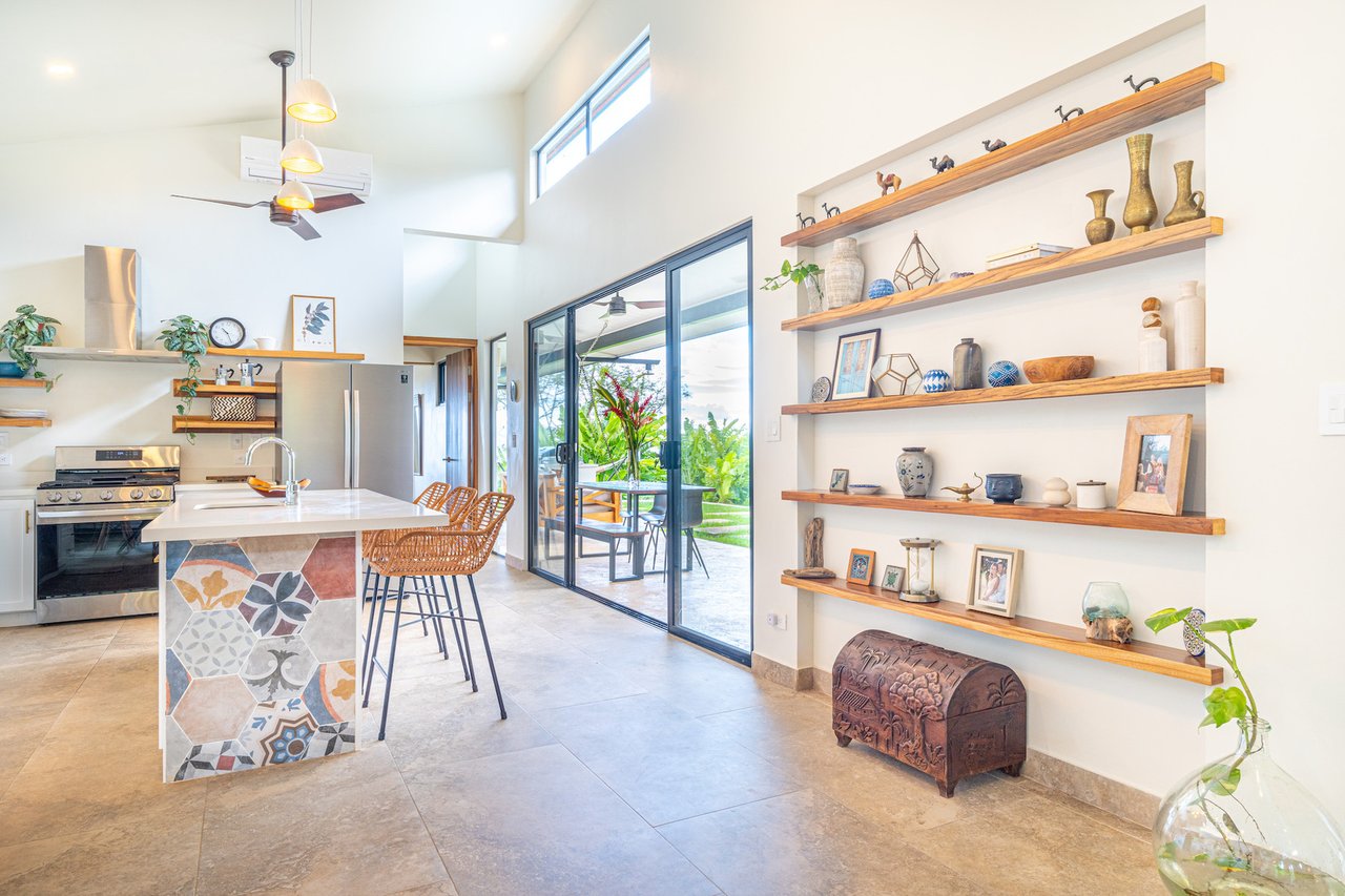 Contemporary Home and Guest House, Ojochal, Puntarenas