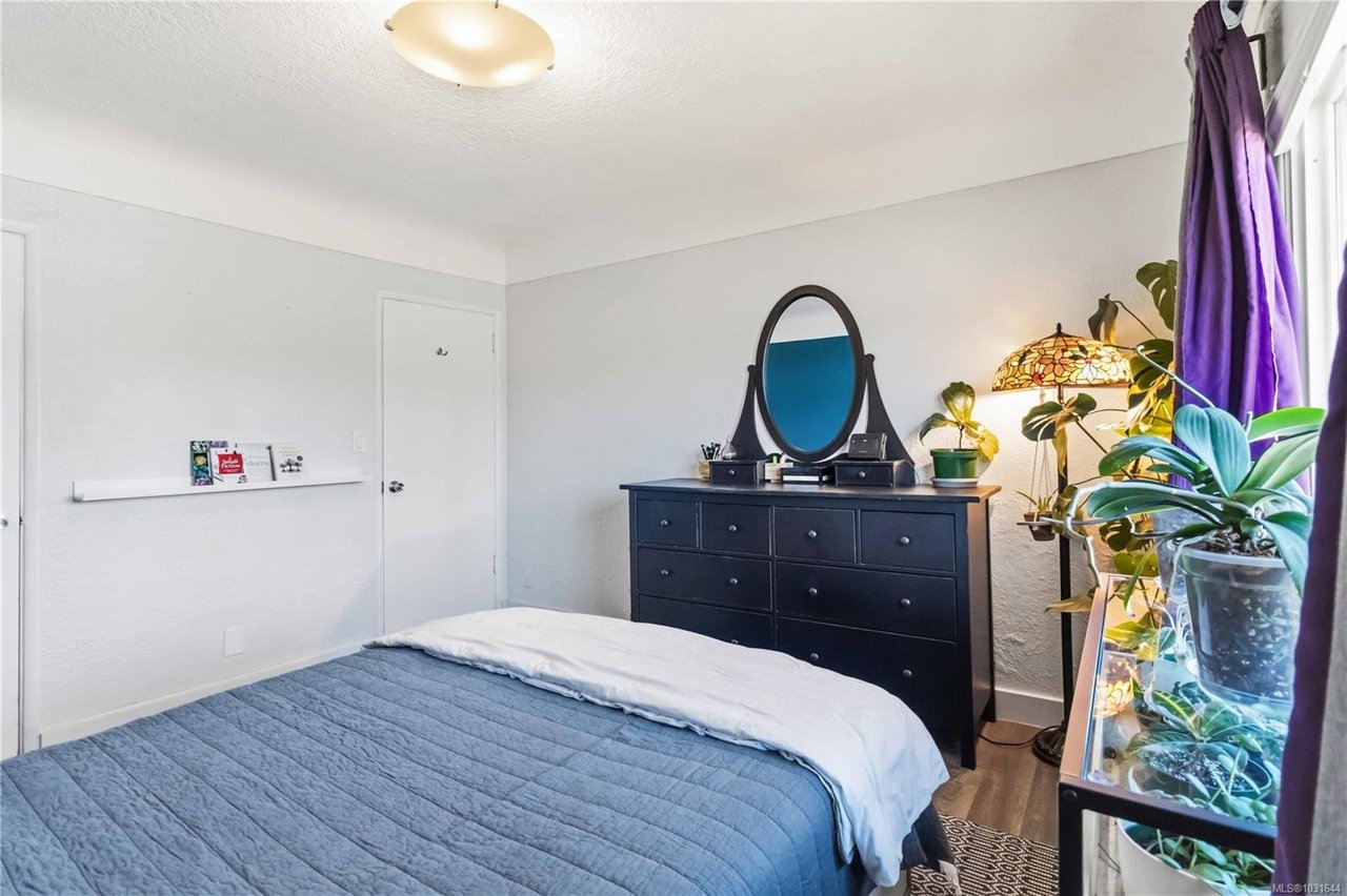 3738 Tillicum Rd