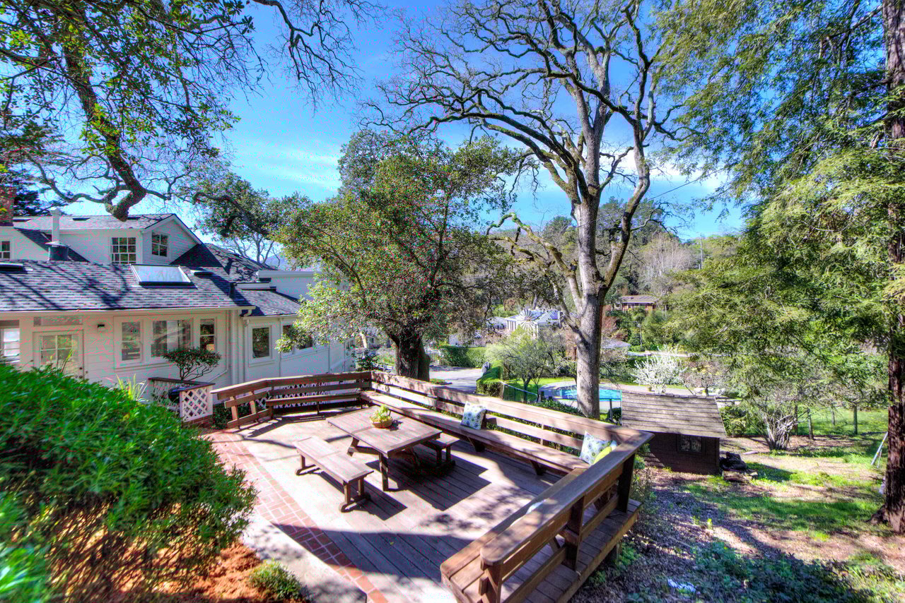 9 Wolfe Glen Way