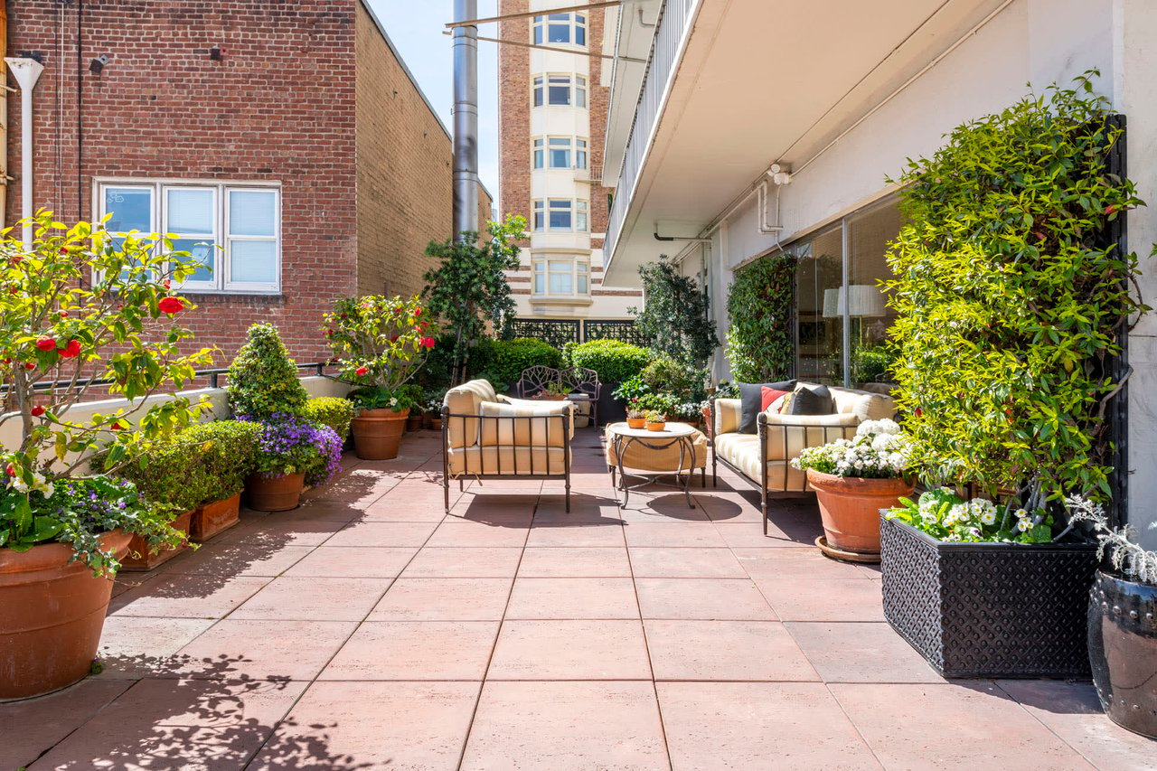 Indoor/Outdoor Living with a View