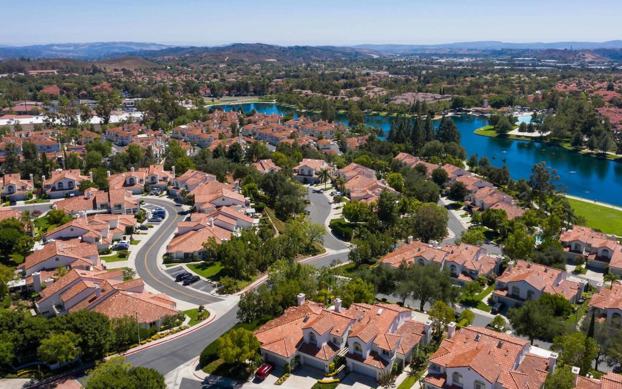 View of Lago Santa Margarita with walking trails and homes — Verso Homes neighborhood guide