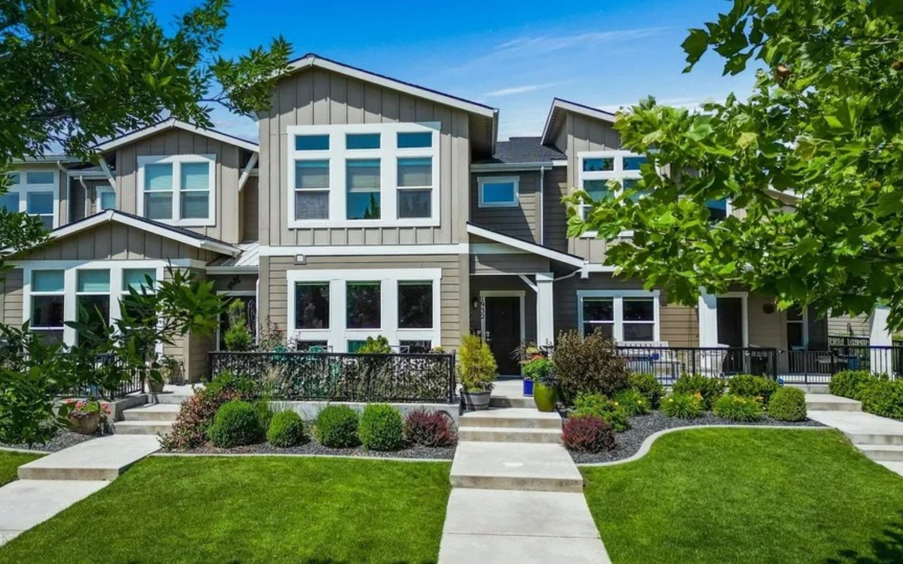 1932 W Summit Pkwy