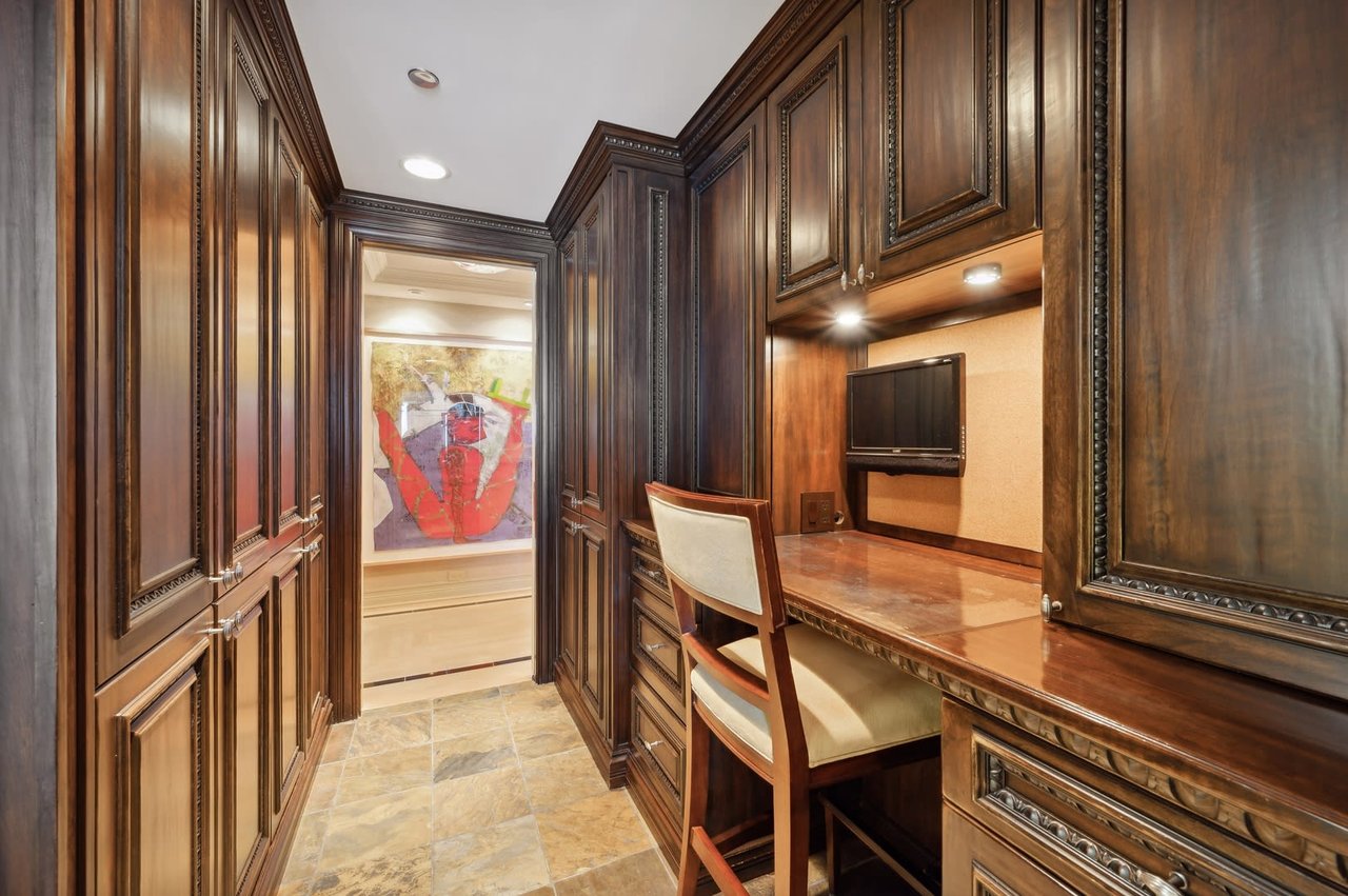 180 E PEARSON Street Unit: 4504
