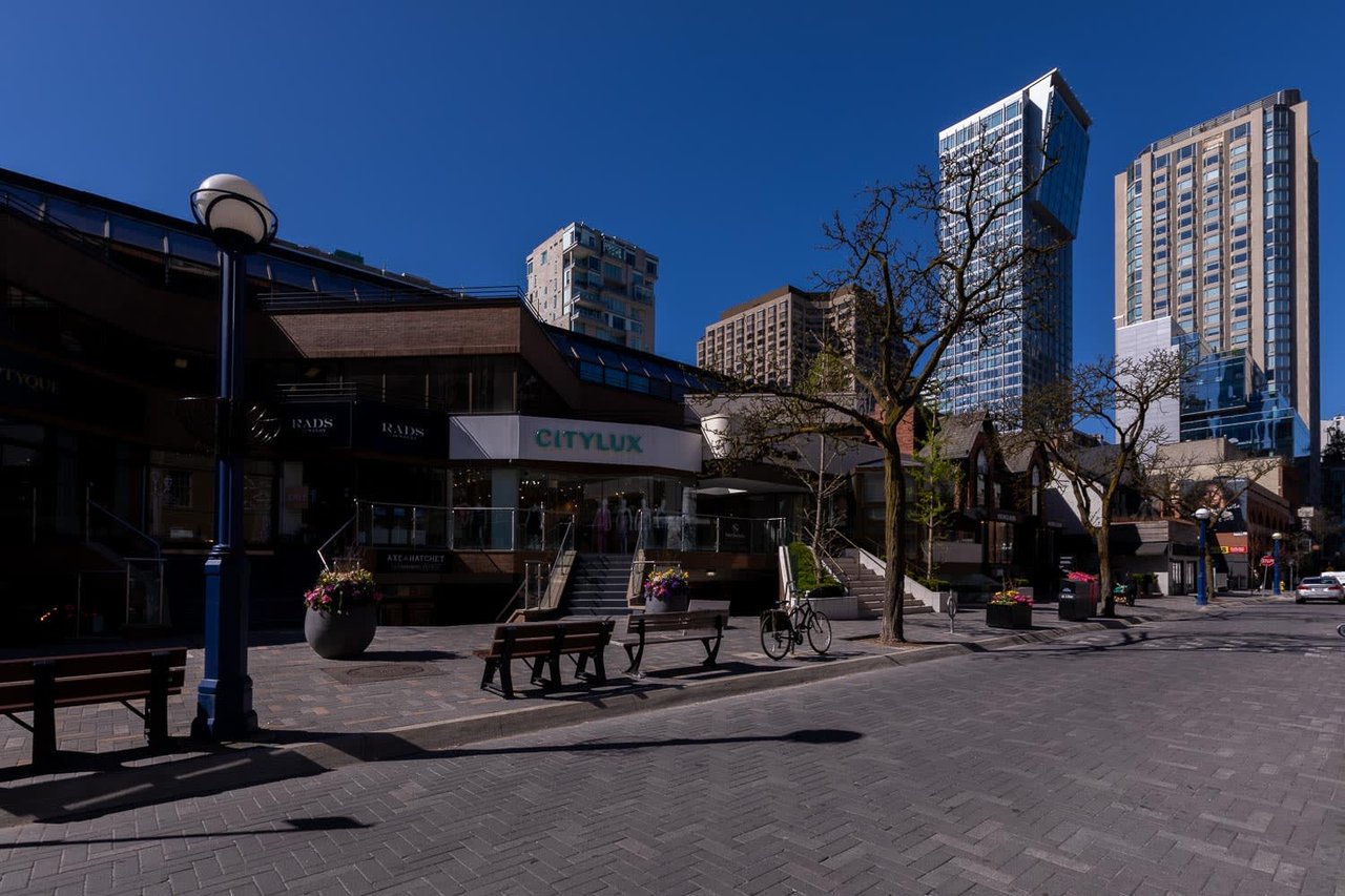 Photo of storefronts on the south side of Yorkville Avenue