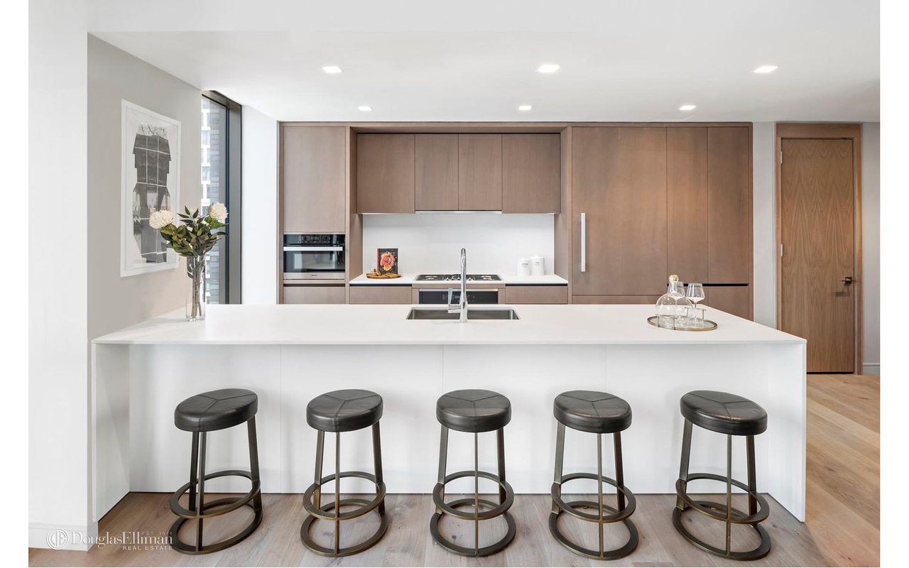 200 E 21st St, Unit 14A