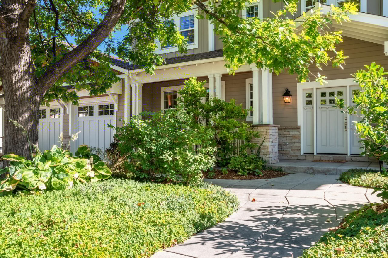 1686 Sunset Blvd