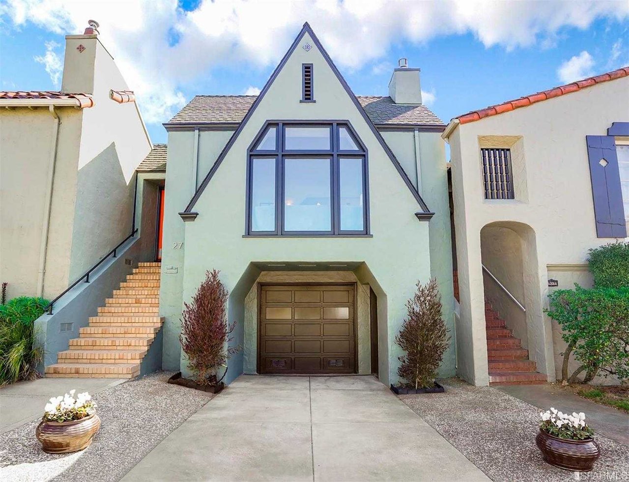 27 Juanita Way