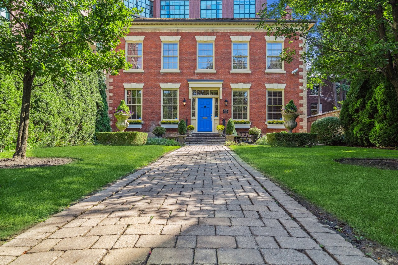 Fasullo / Crigger & Associates Presents A Remarkable Residence In Toronto