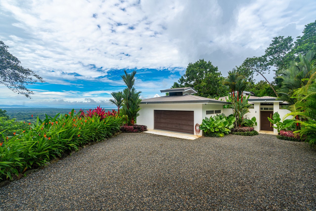 Modern Oceanview Infinity Pool Estate, Ojochal, Puntarenas