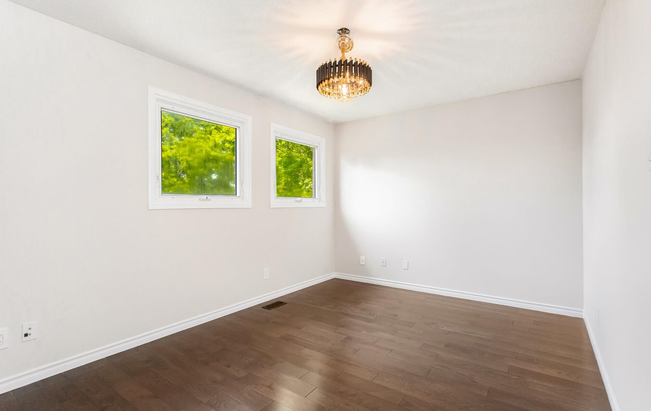 1308 Valerie Cres