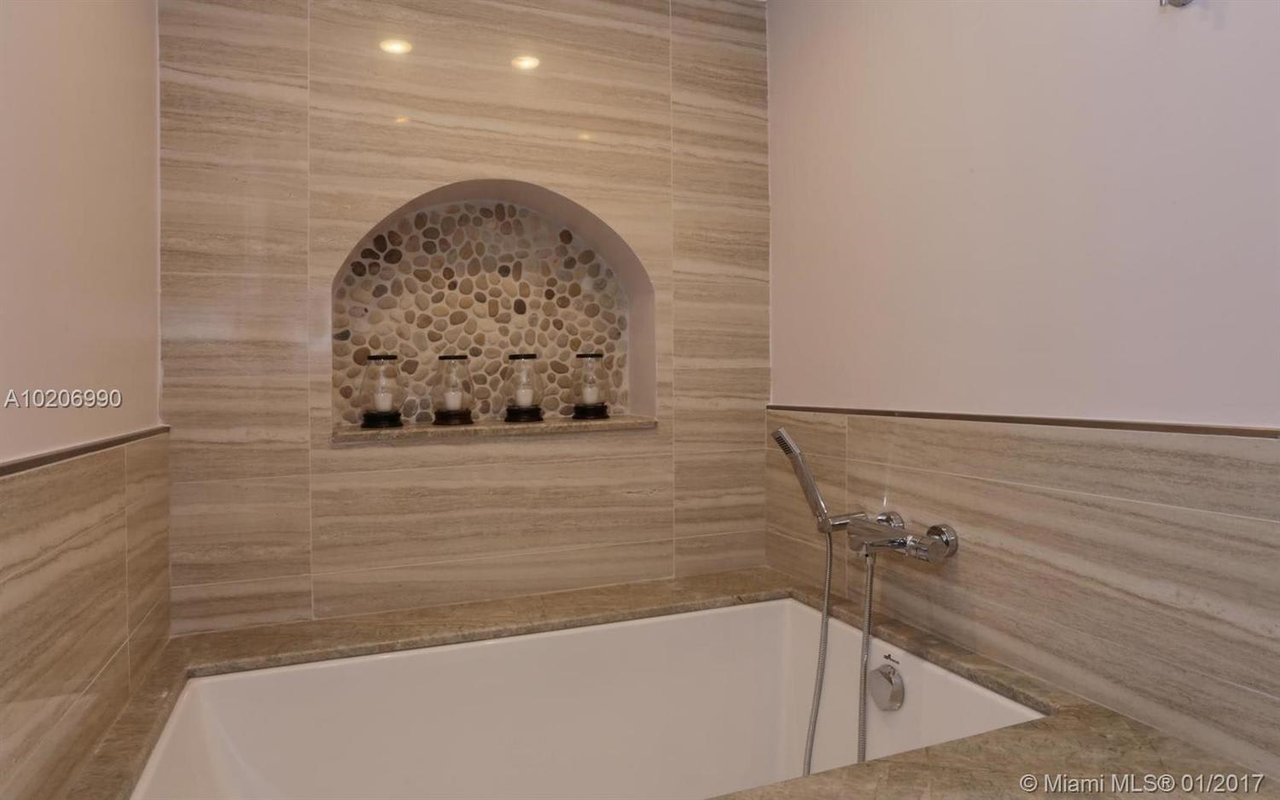 1223 Hillsboro Mile, #9