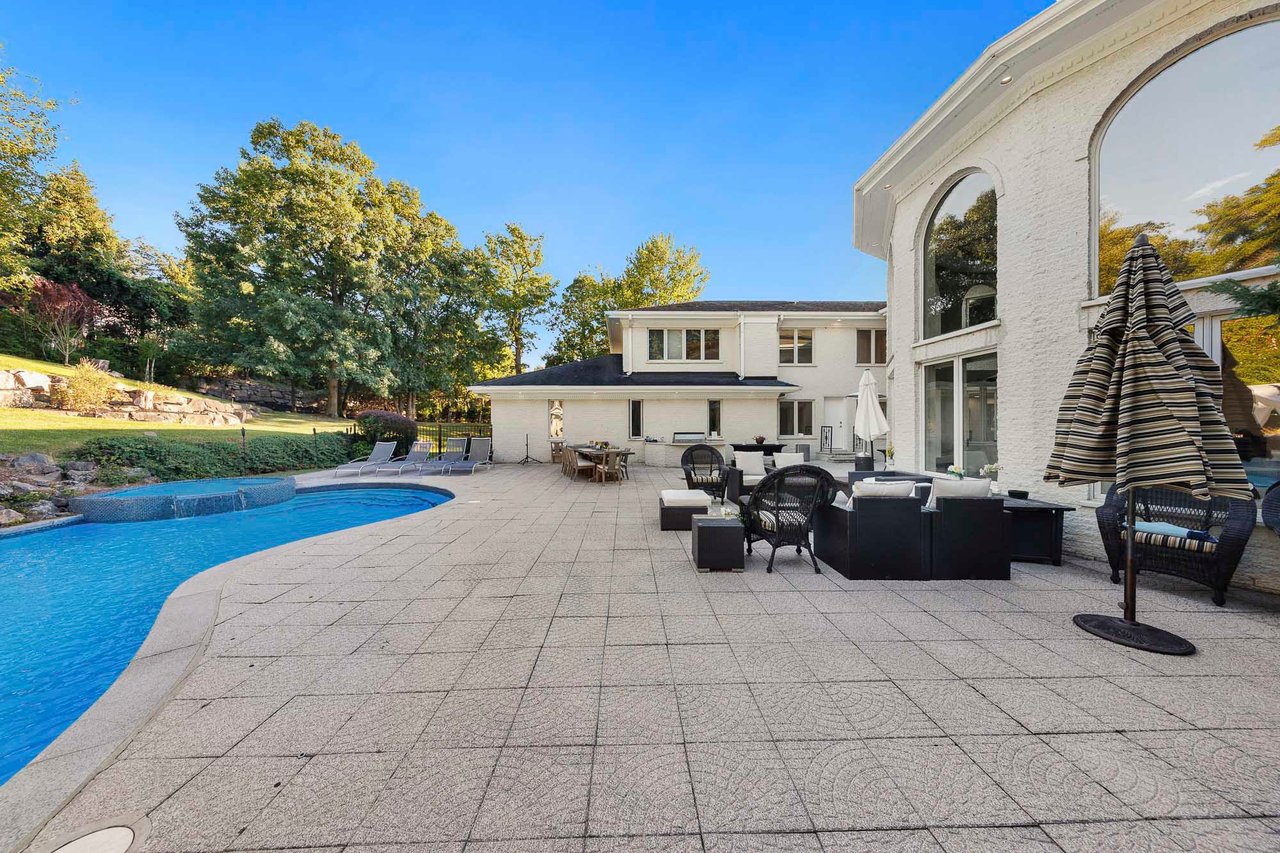 14 E Hill Ct, Cresskill