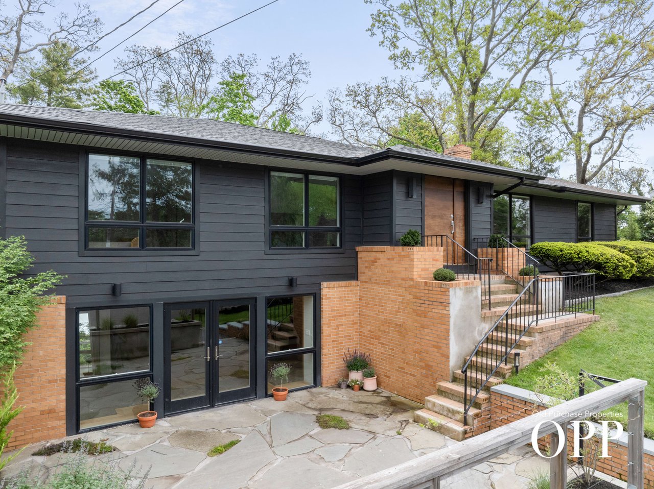 MOVE-IN READY MID-CENTURY MODERN