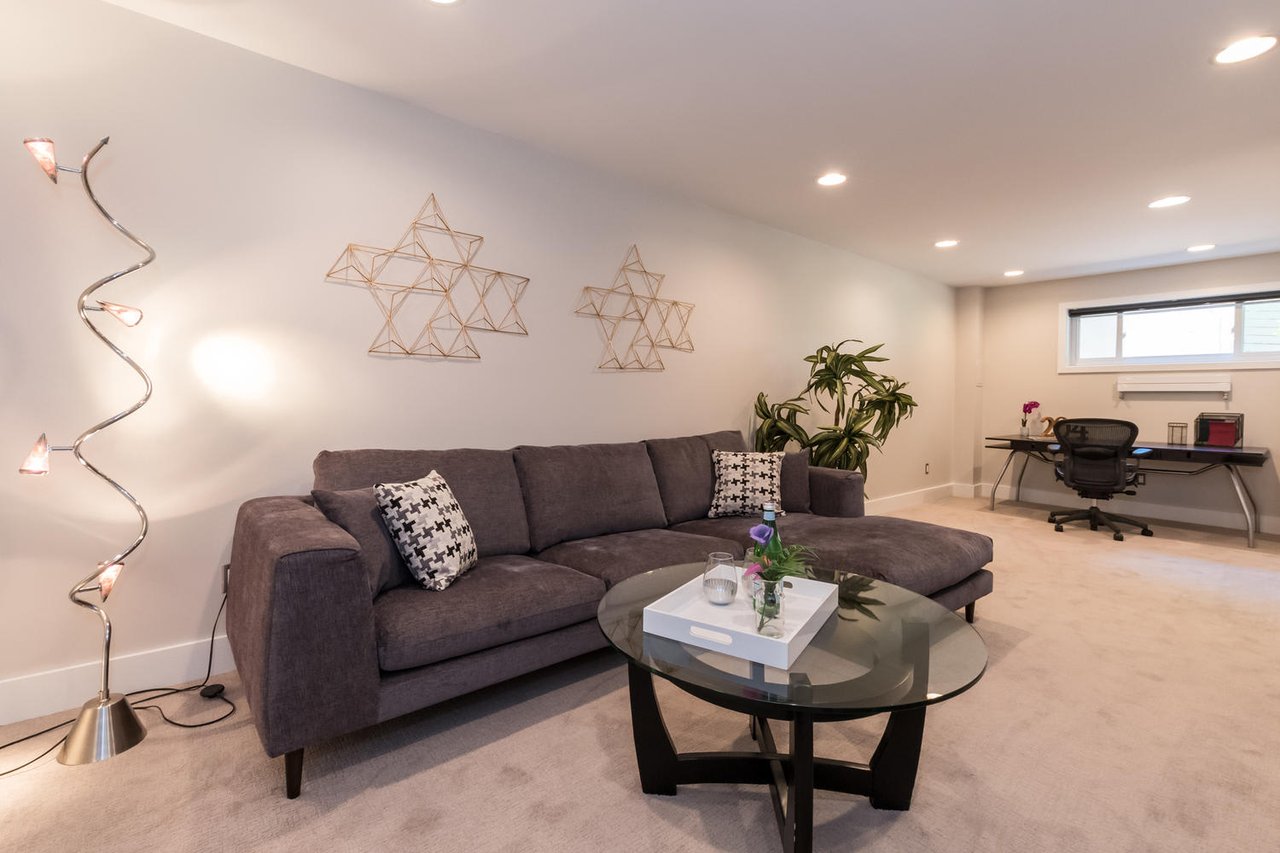 1010 Rosehill Dr