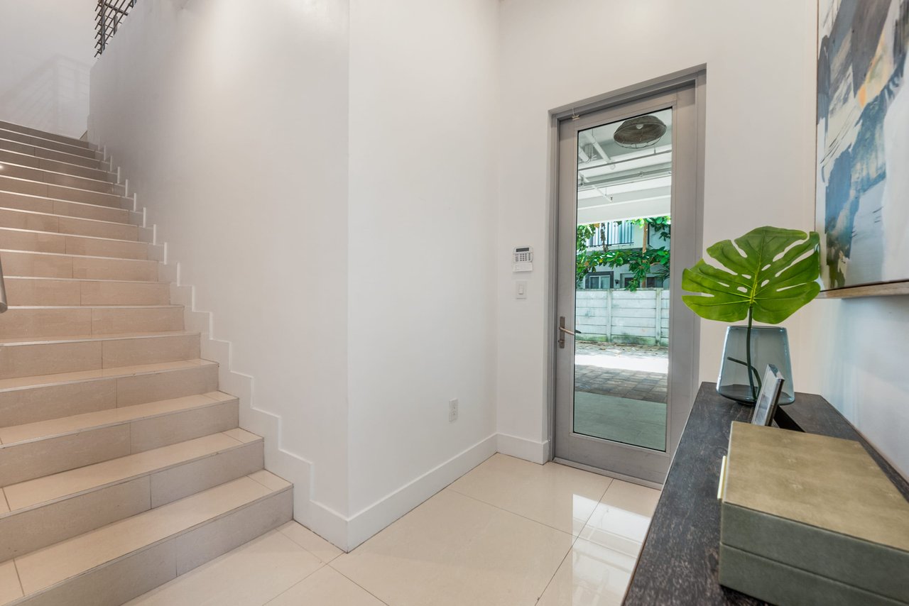2949 Coconut Avenue # 4