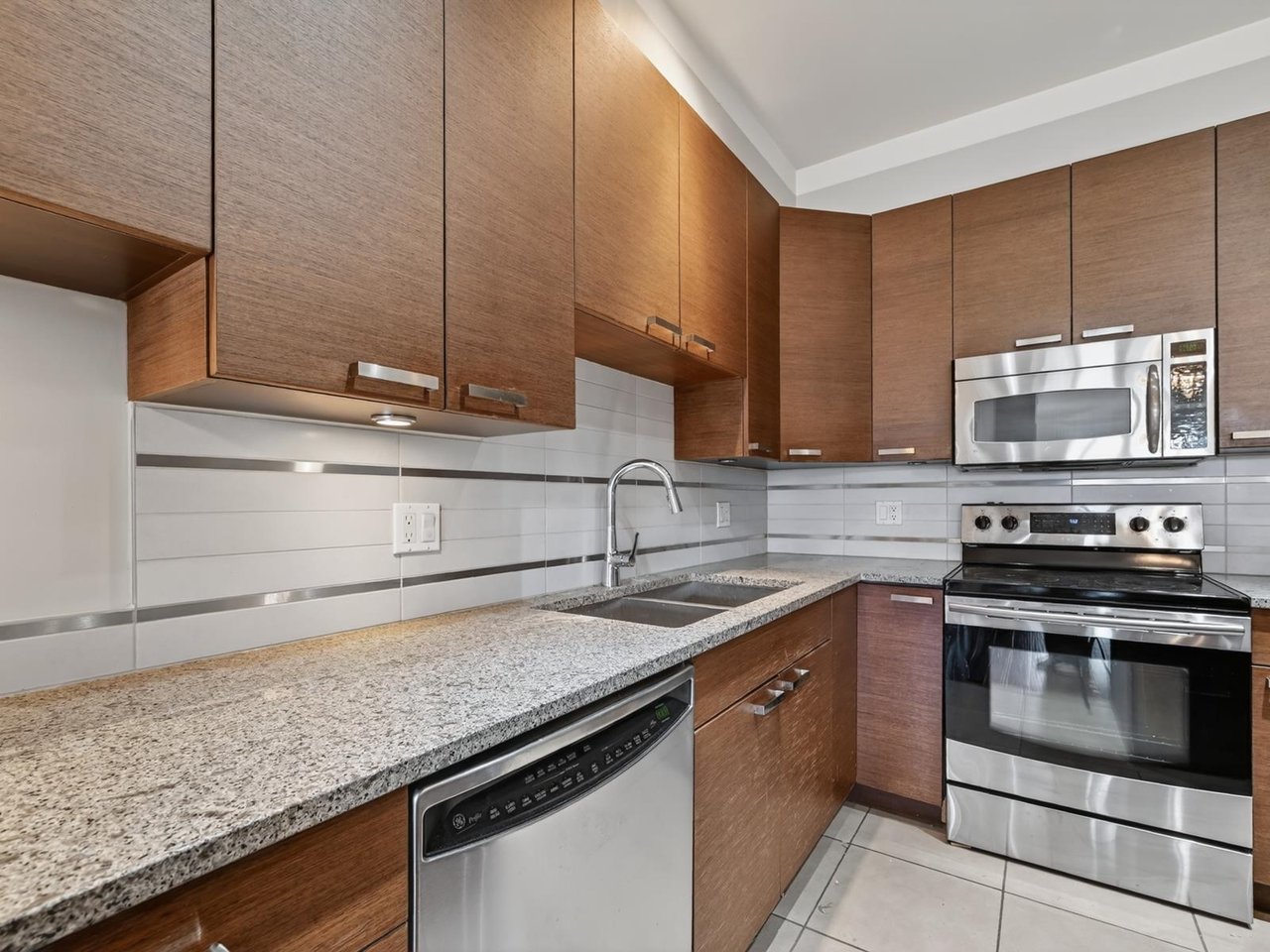 302-4365 Hastings Street, Burnaby