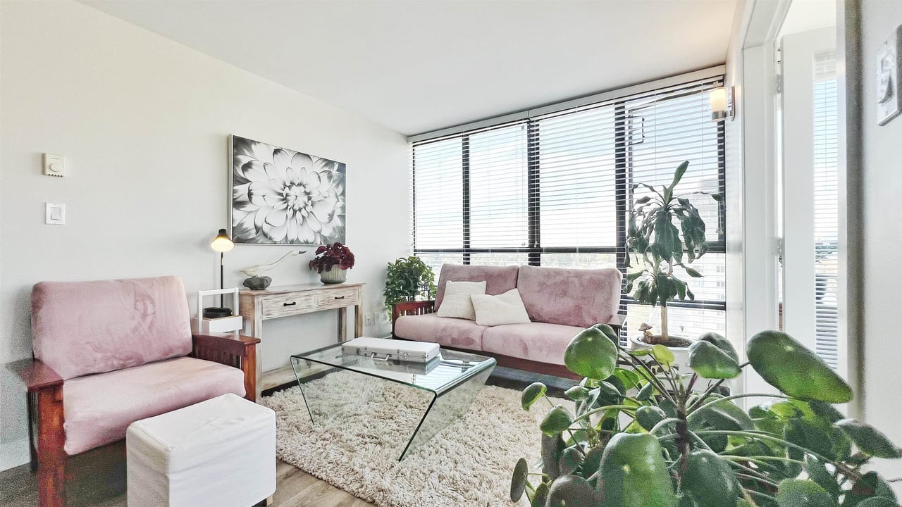 905-3438 Vanness Ave