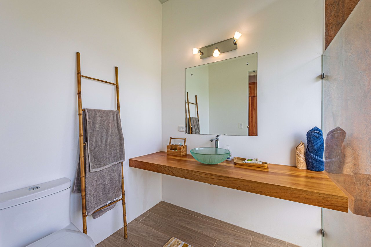 Casa Las Palmeras, Stunning Mountain and Ocean View Home