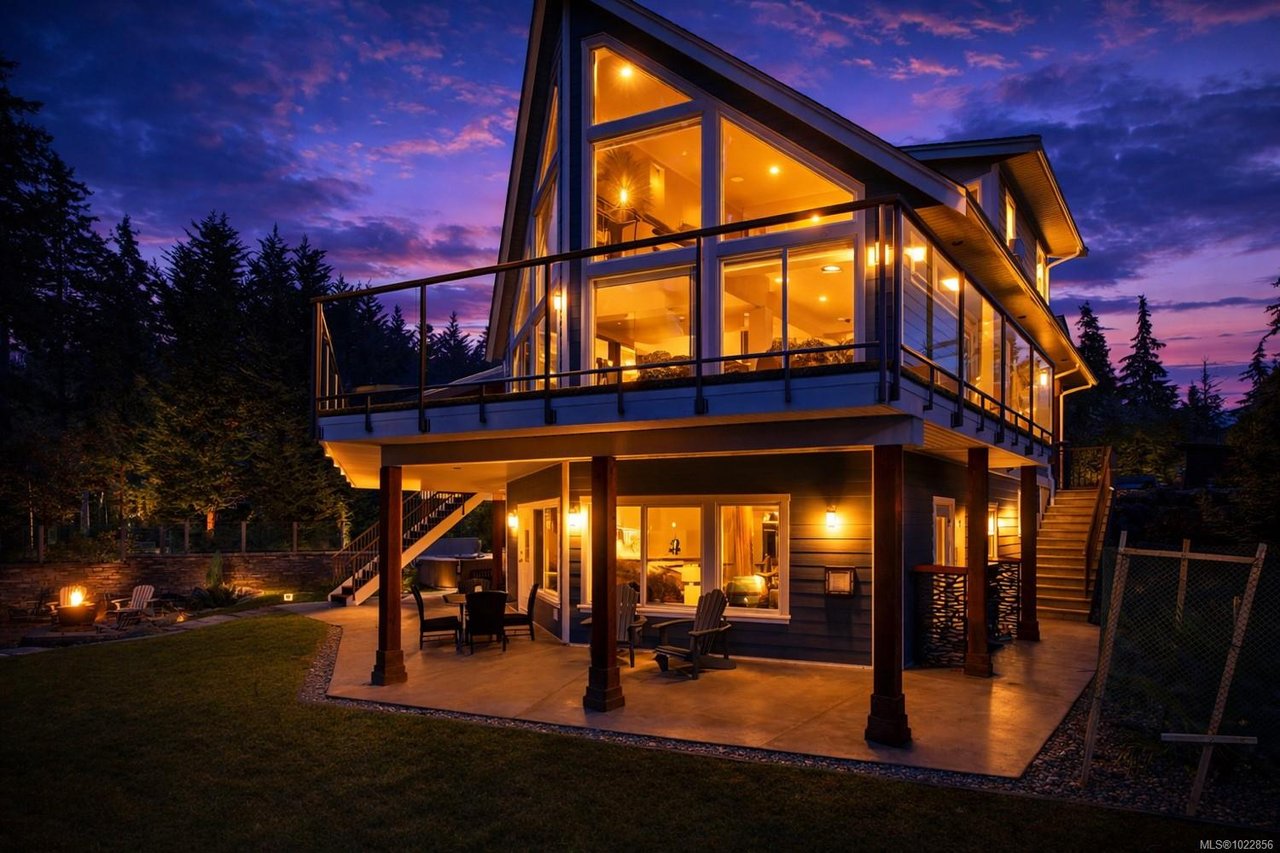 7364 Lakefront Dr, Lake Cowichan