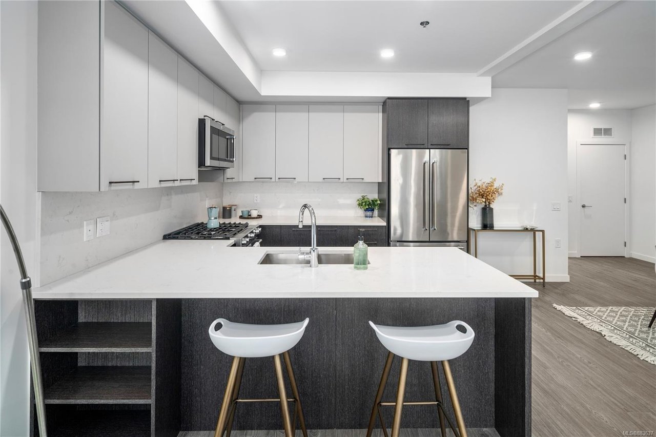 101-7162 W Saanich Rd