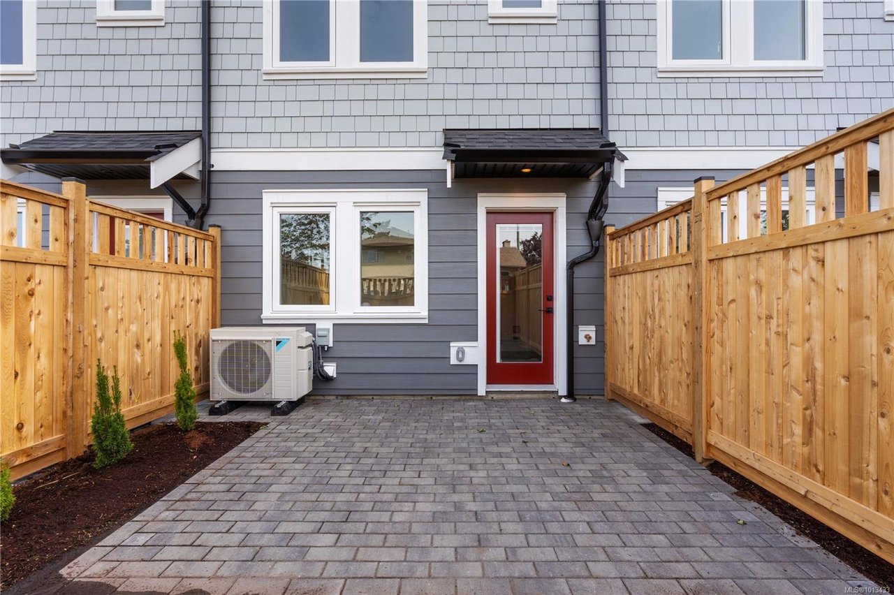 4-910 Old Esquimalt Rd