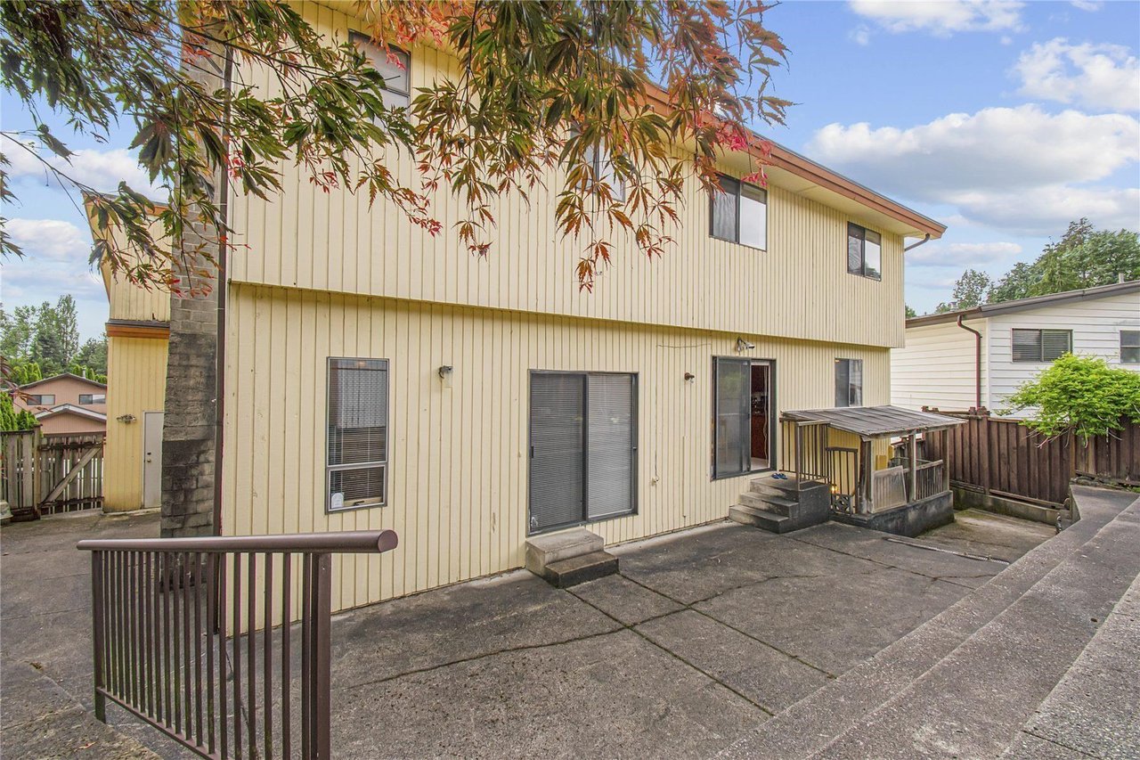 2920 Camrose Dr