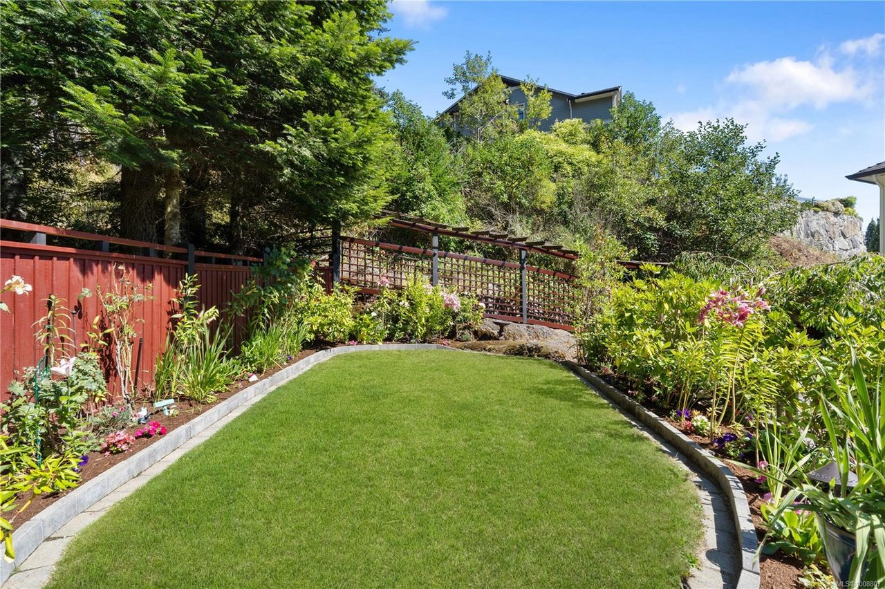 630 Granrose Terr, Colwood