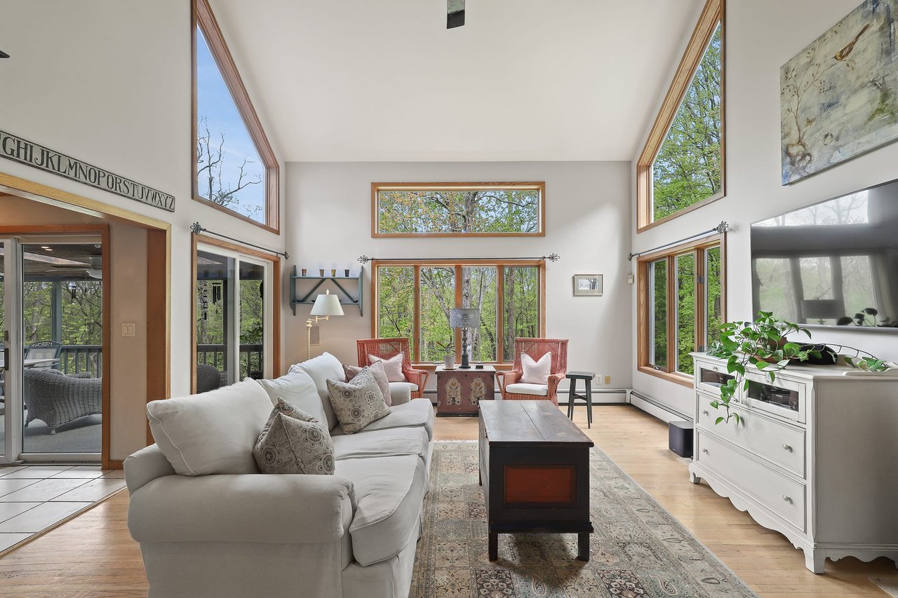 12 Shoshone Drive
